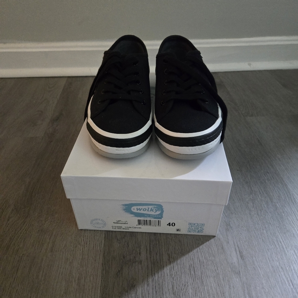 NIB‎ Wolky Linda Black Canvas Sneakers